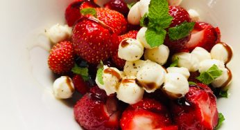 Salade de fraises et bocconcini