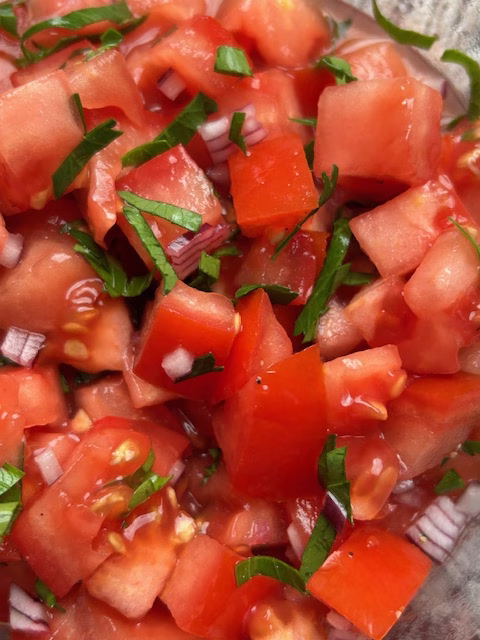 #picodegallo #recettesfamille #recettedefamille #recettesansnoix #recettesansarachide #recettesanscacahouette #mexicain #recettemexicaine #recettepicodegallo #accompagnement #tomate #recetteavectomates