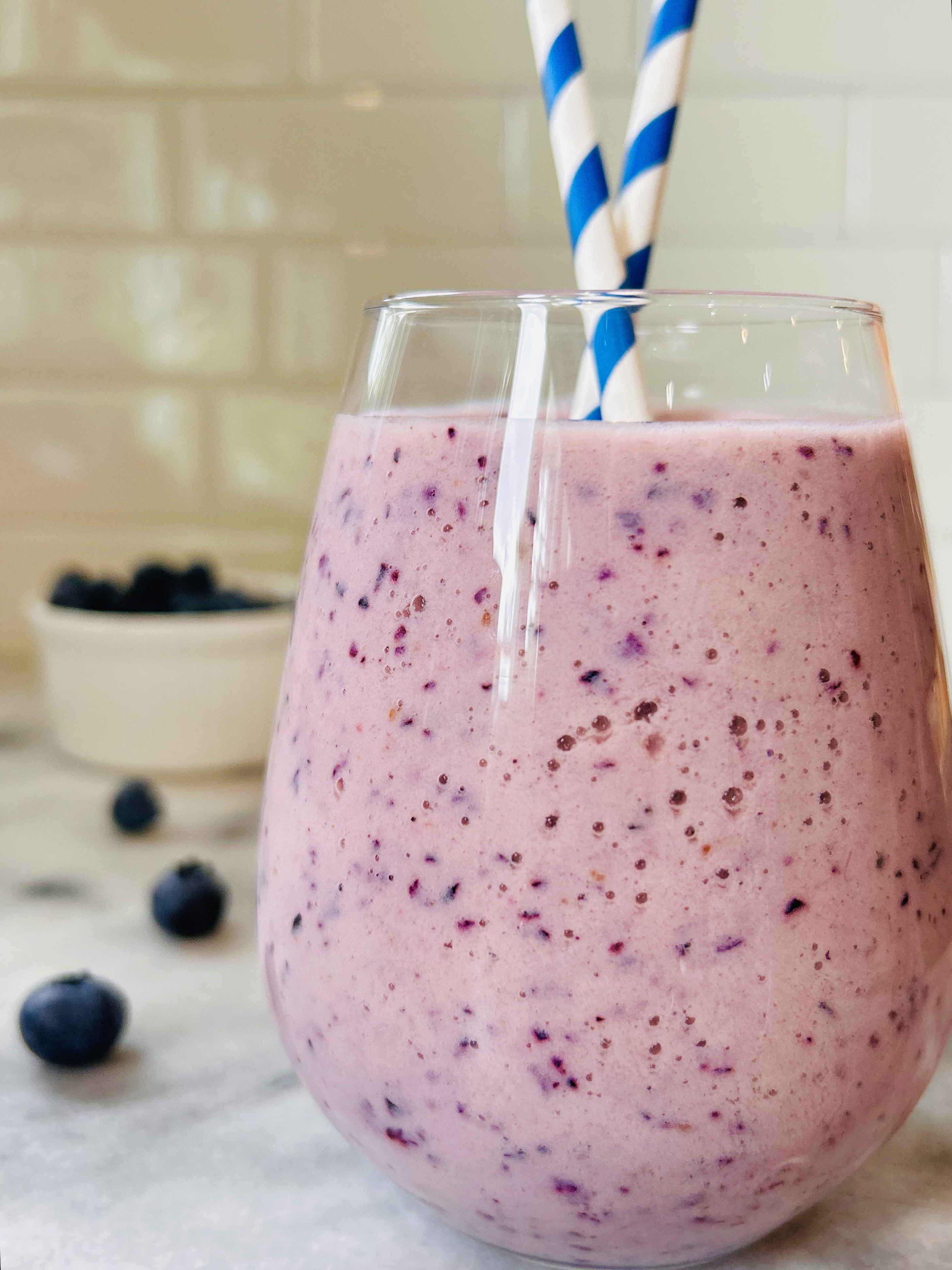 #recettesfamille#recettesansnoix #recettesansarachide #bleuets #bleuet #ananas #smoothie #recettesmoothie