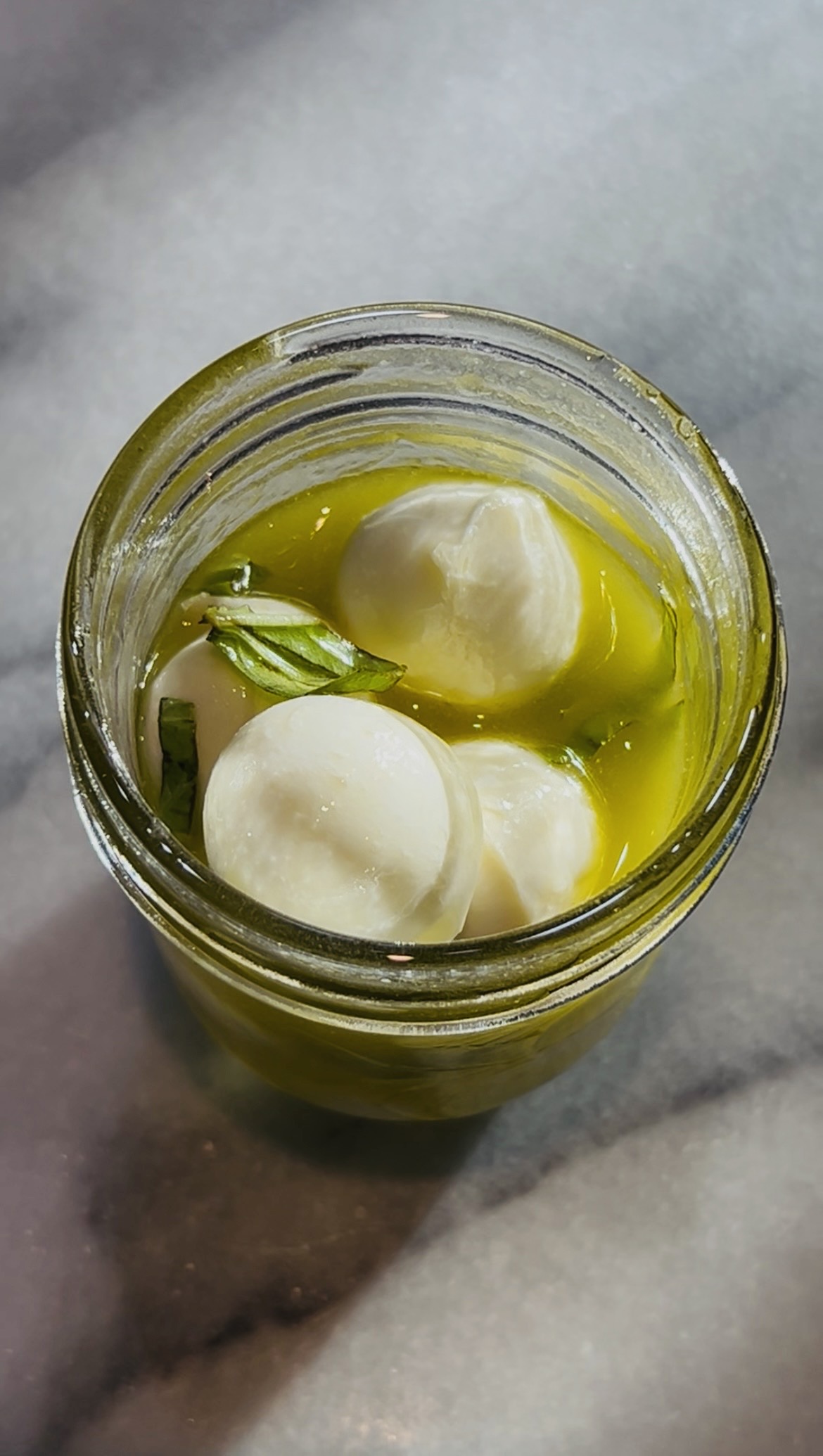 #recettesfamille #recettesansarachide #recettesansnoix #bocconcini #bocconcinibasilic #recetteavecdubasilic #appéro #recettefacileappéro